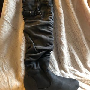 Dream Pairs Gray Suede Boots